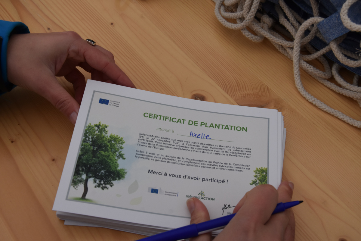 Un certificat de plantation donné dans le cadre de la plantation participative 